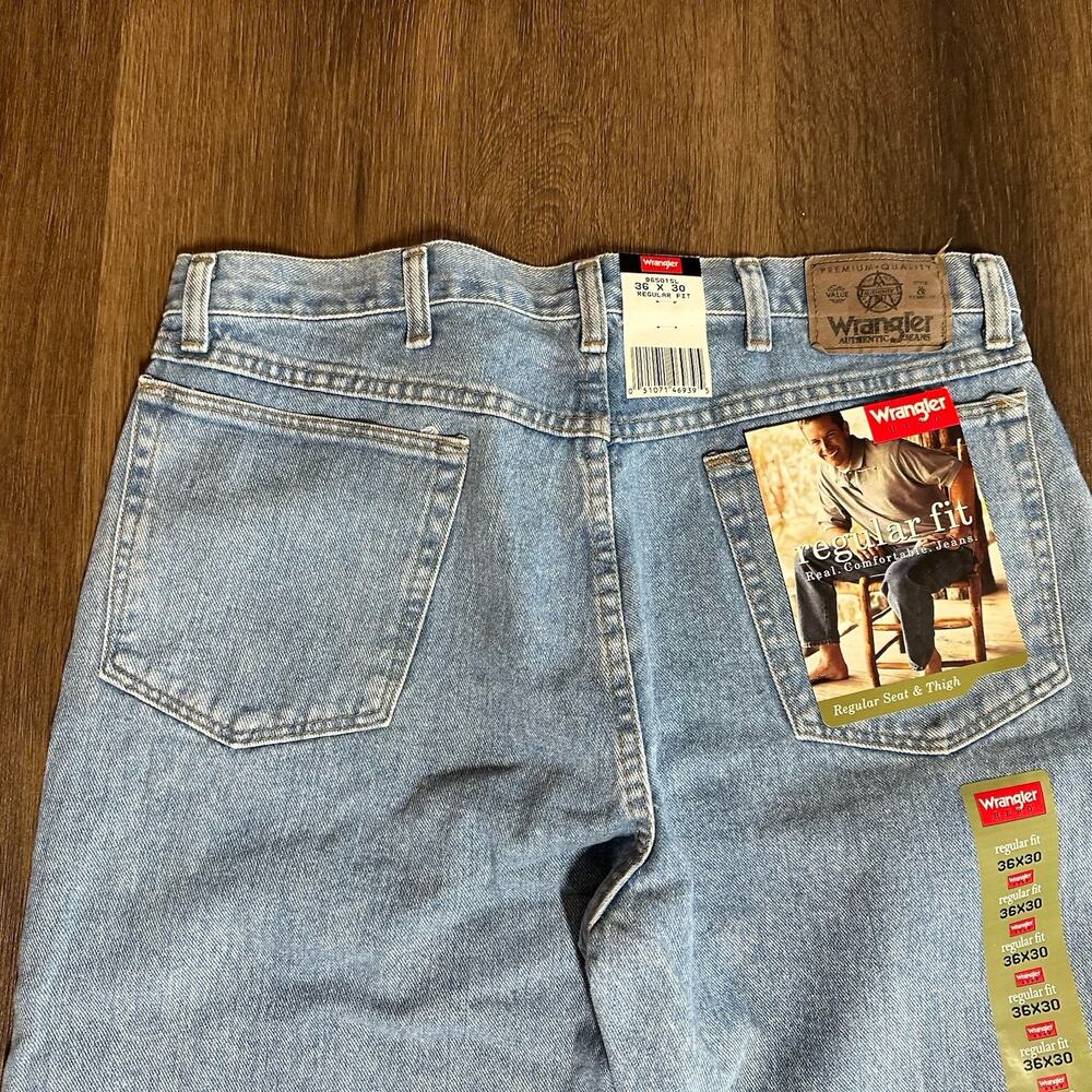 Wrangler Hero Mens 36x30 Light Wash Blue Regluar Fit 100% Cotton Jeans NEW - Picture 4 of 9